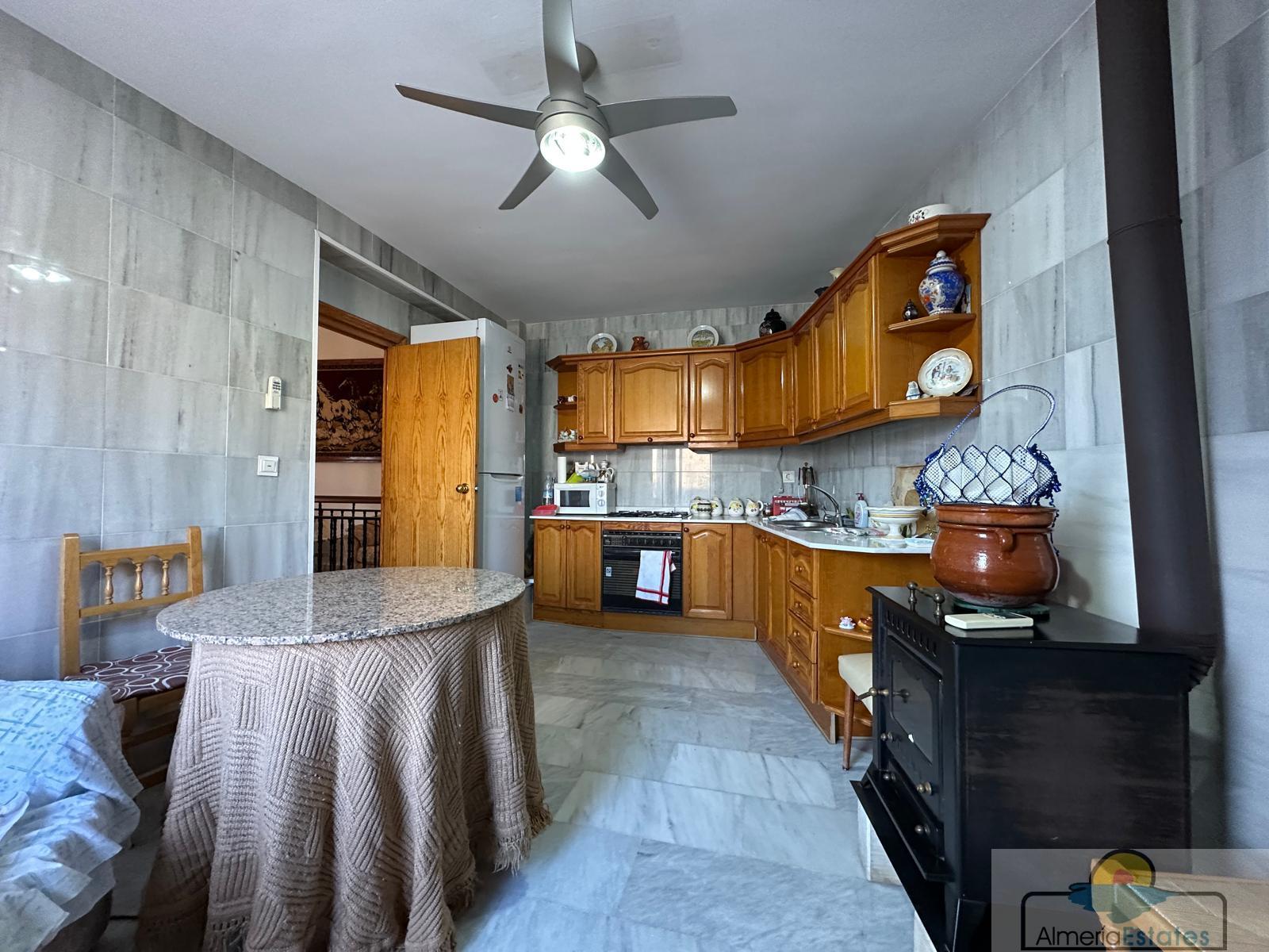 For sale of house in Macael