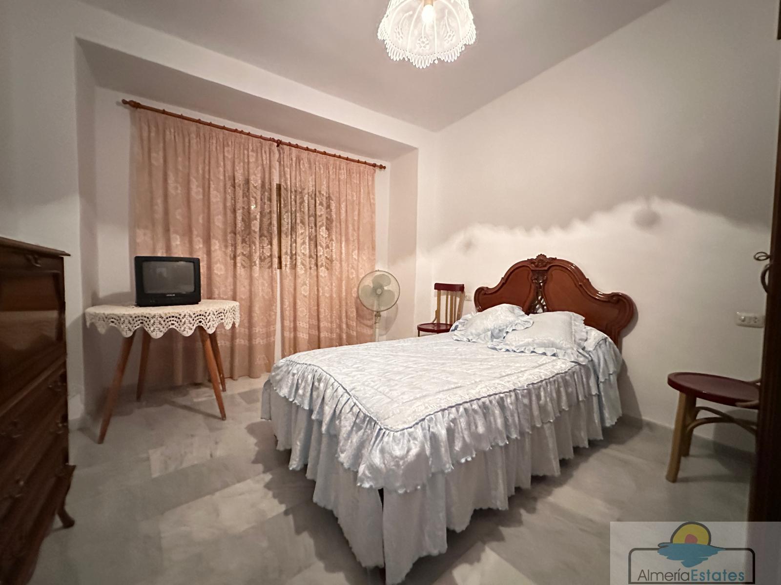 For sale of house in Macael