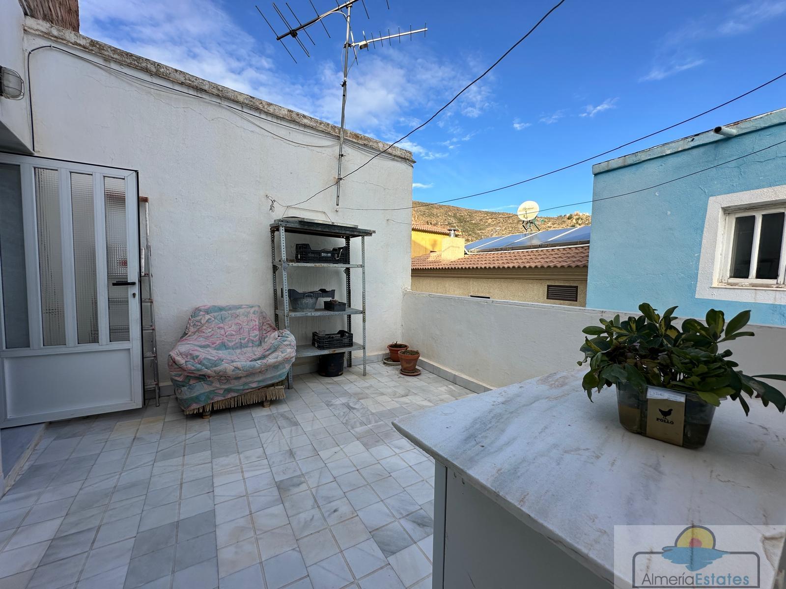 For sale of house in Macael