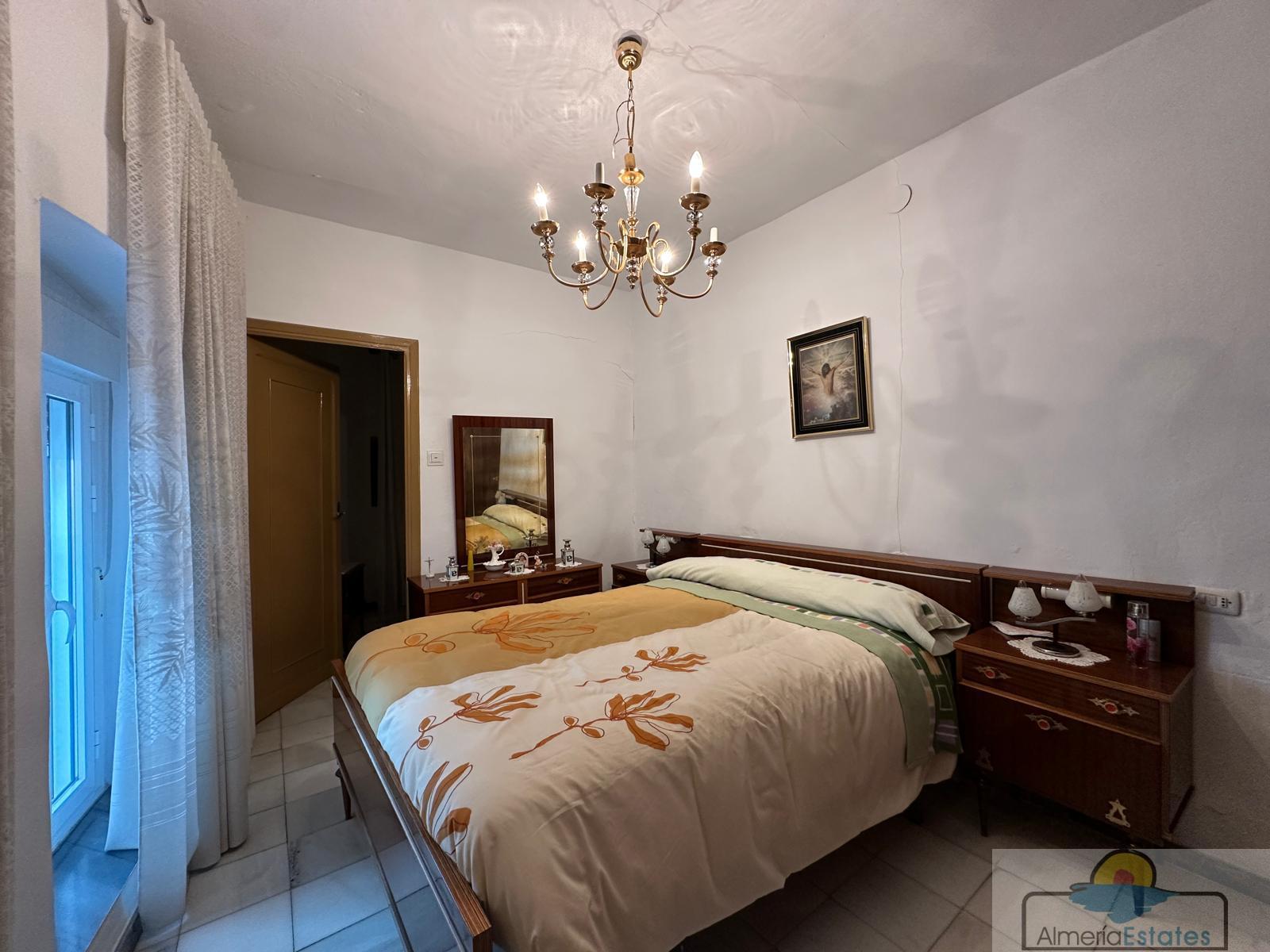 For sale of house in Macael