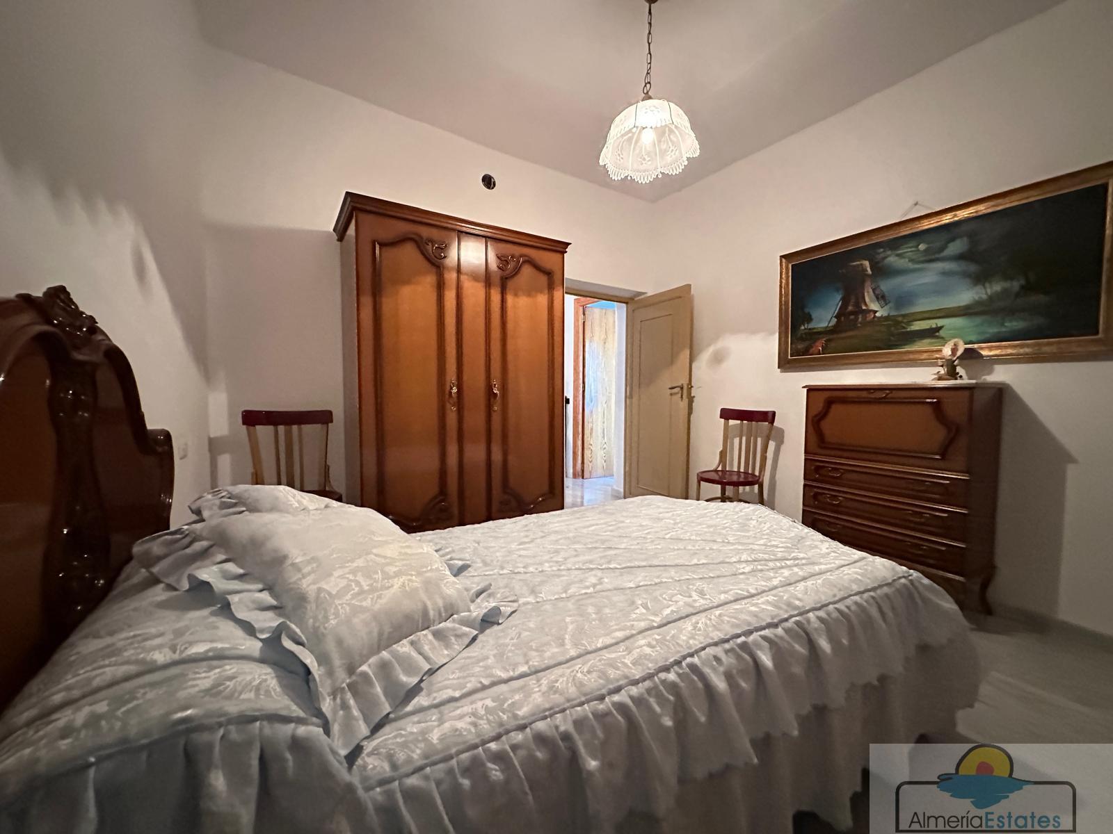For sale of house in Macael