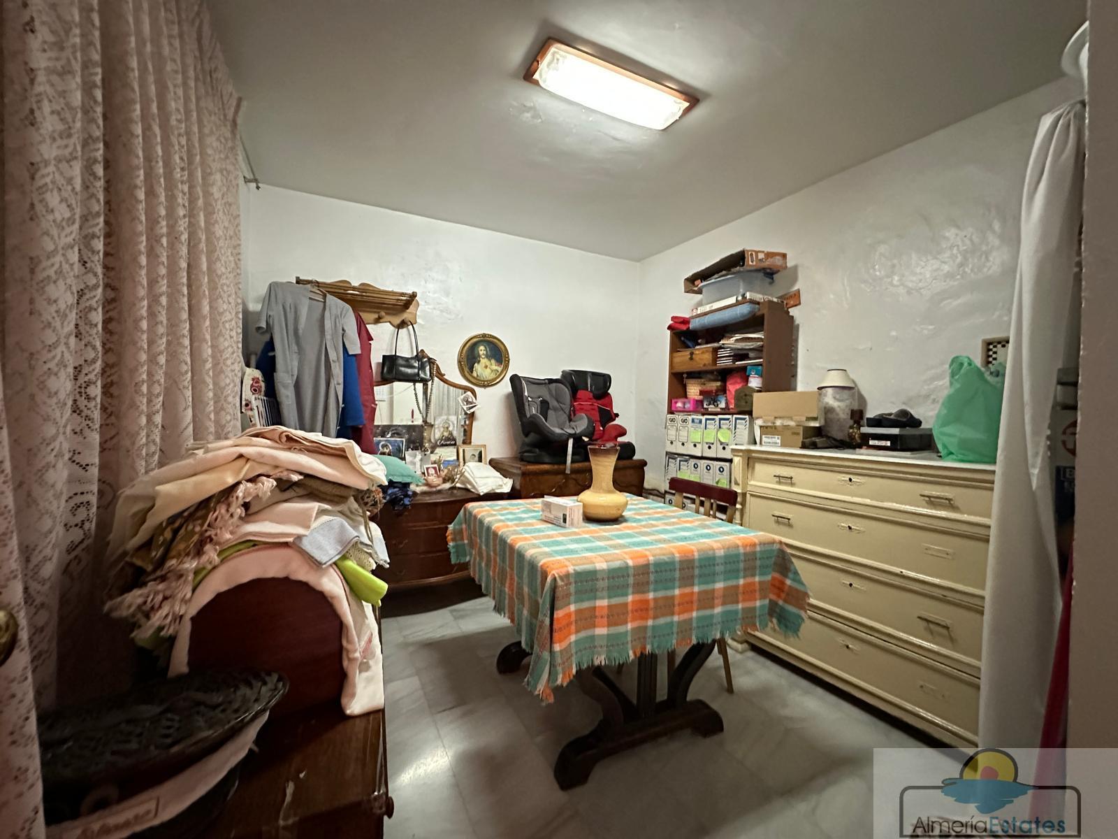 For sale of house in Macael