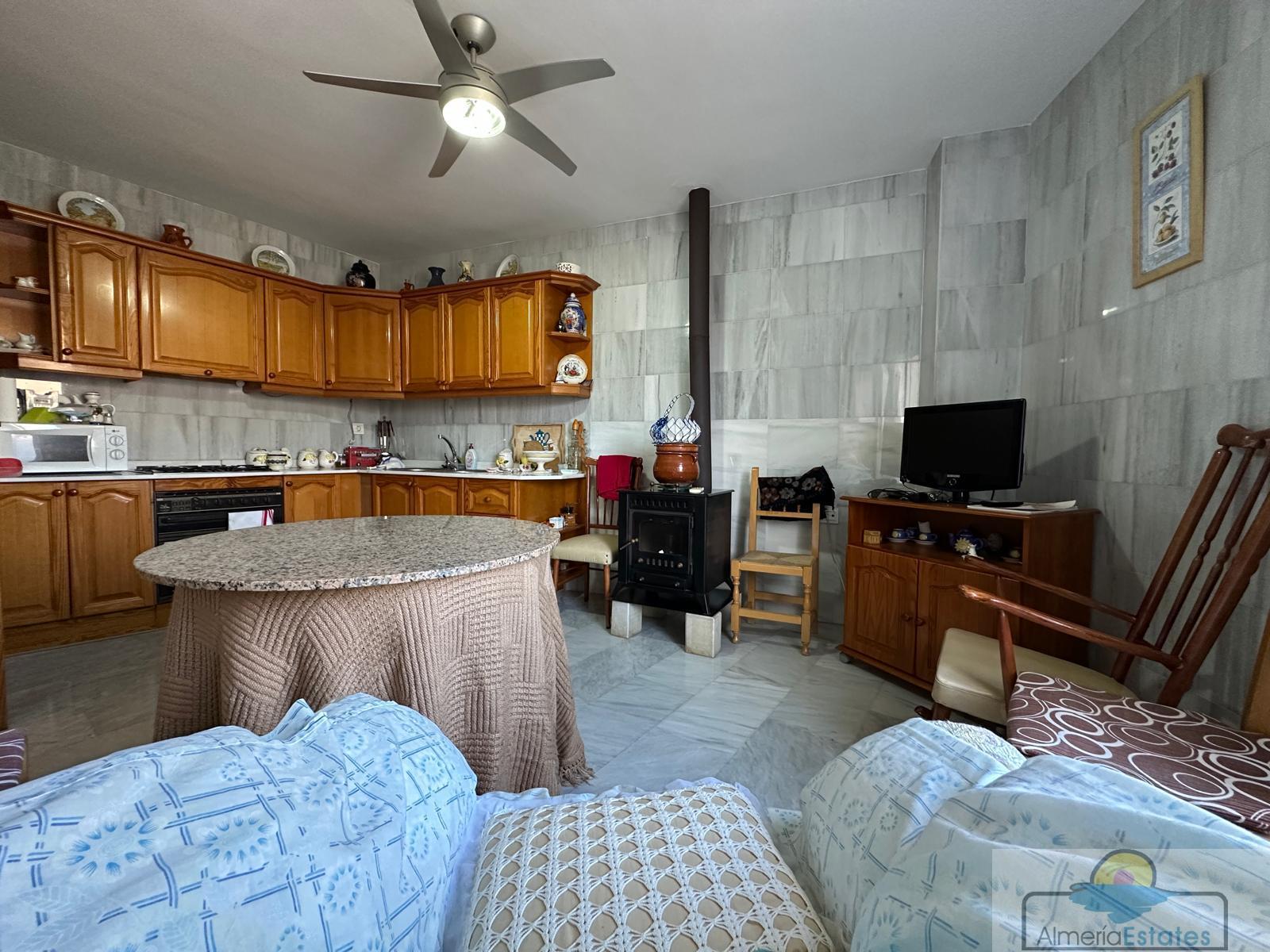 For sale of house in Macael
