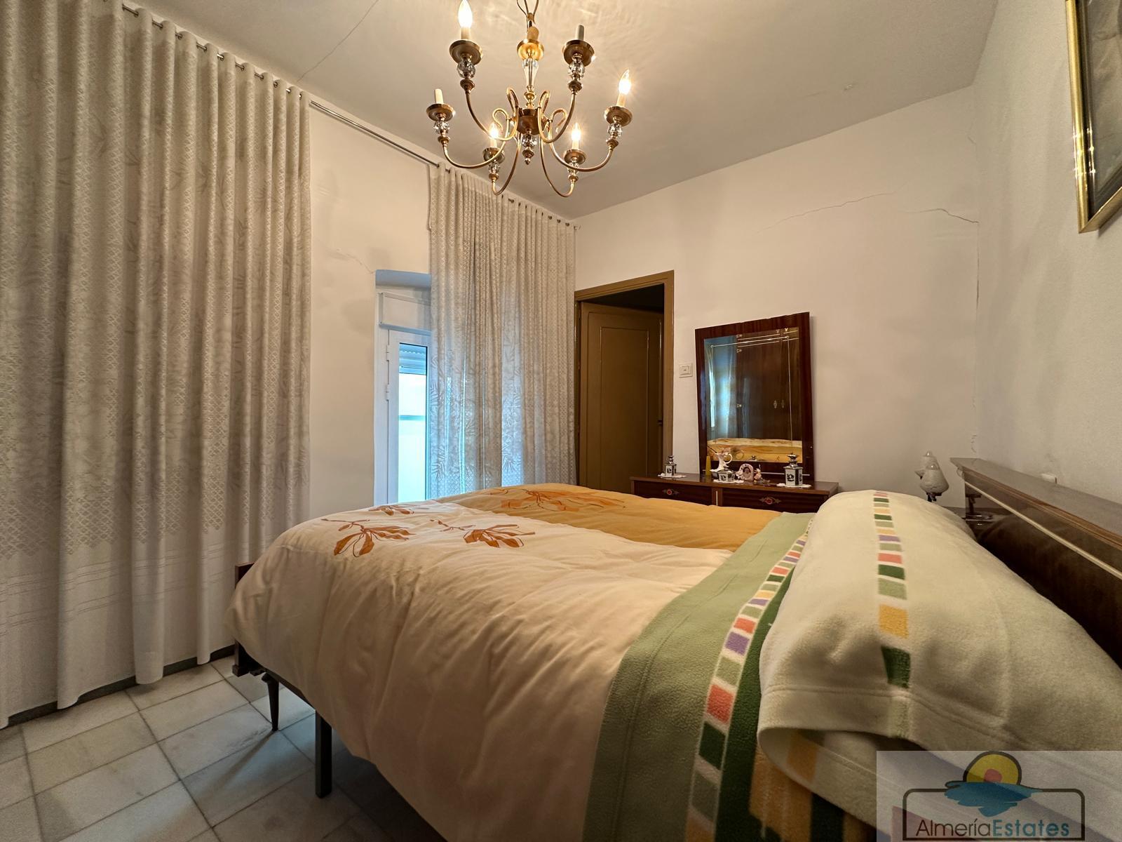 For sale of house in Macael