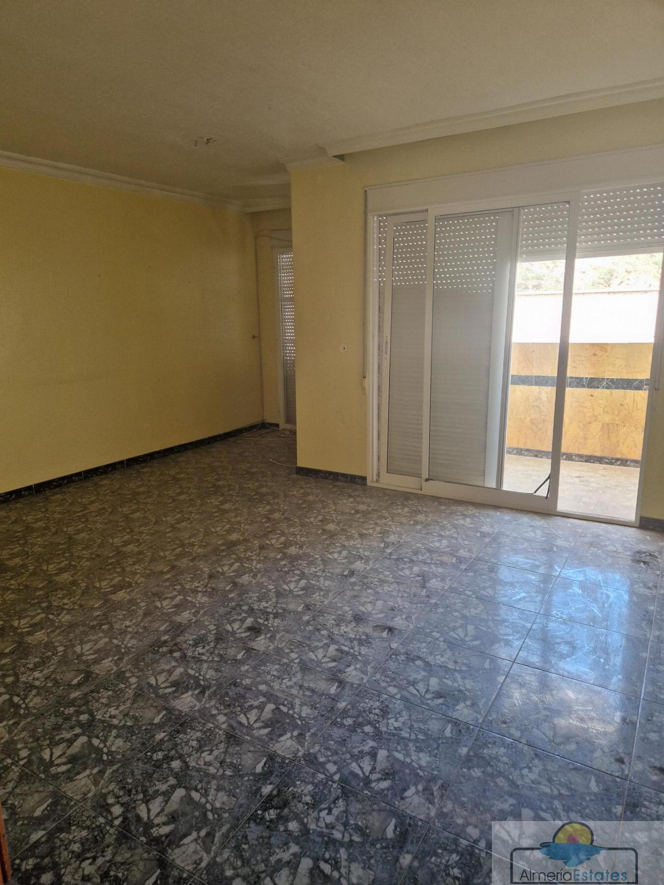 For sale of flat in Macael