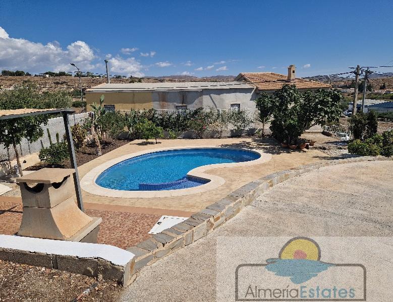 For rent of villa in Albox