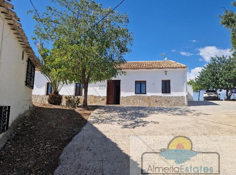 For rent of villa in Albox