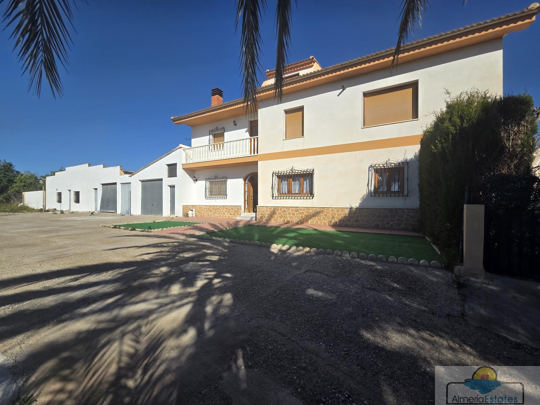 Venta de villa en Albox