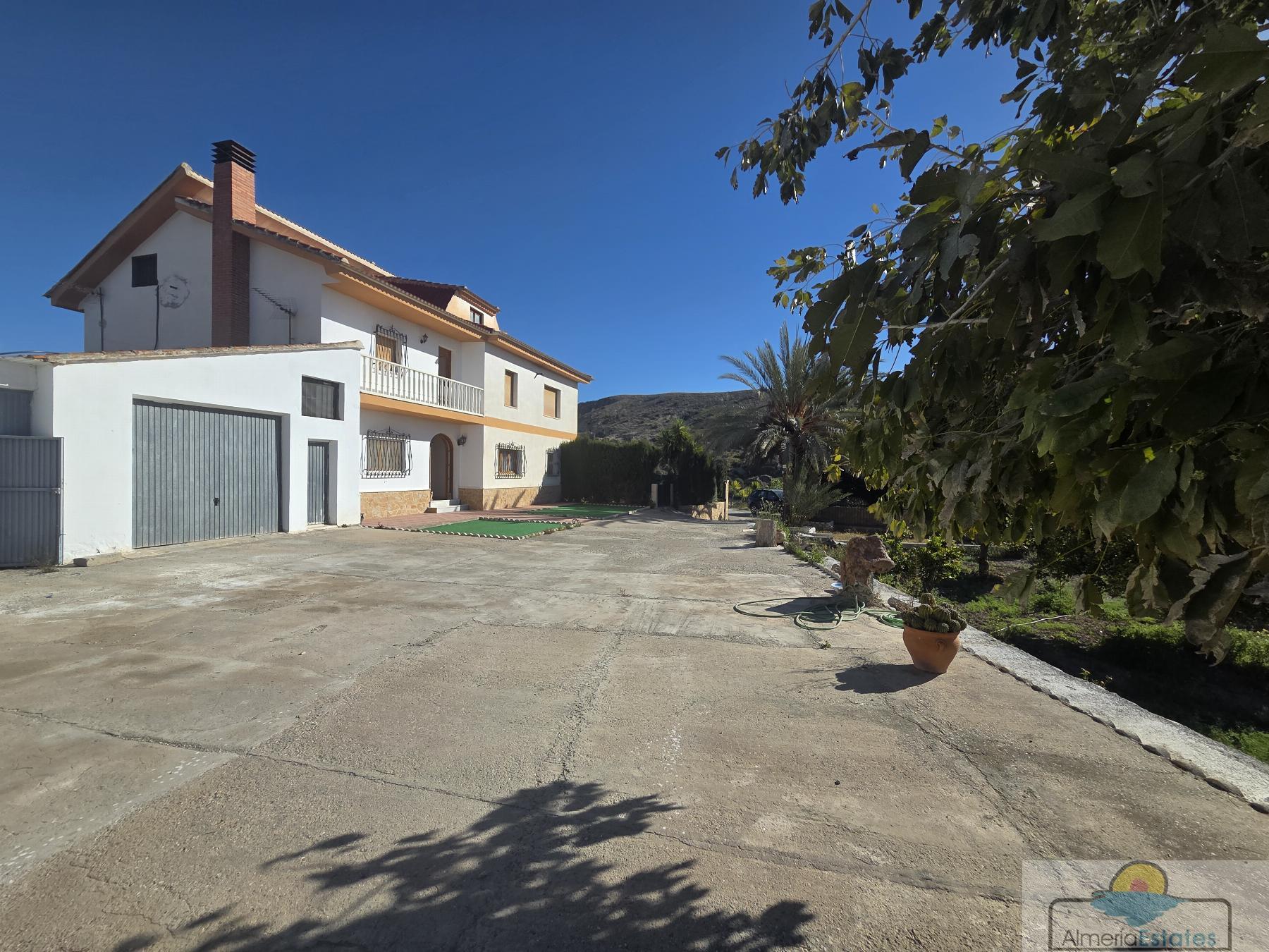 Venta de villa en Albox