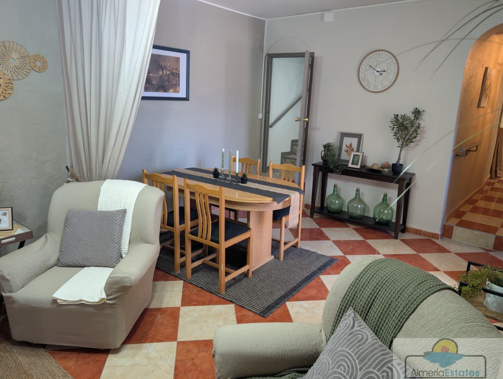 Venta de casa en Somontín