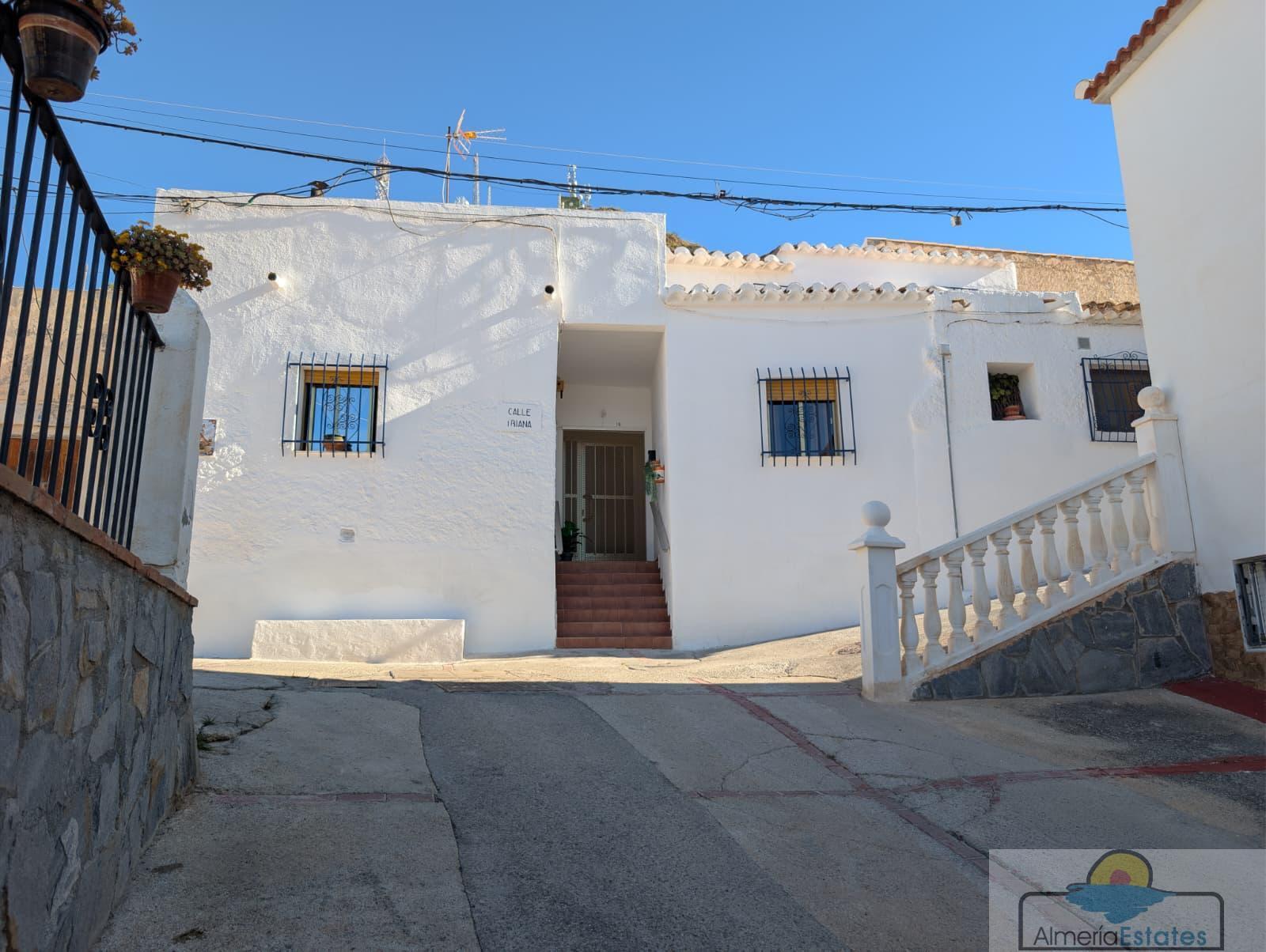 Venta de casa en Somontín
