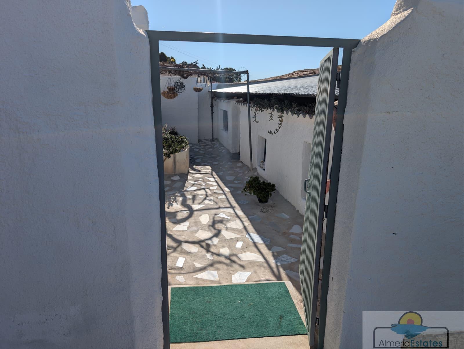 Venta de casa en Somontín