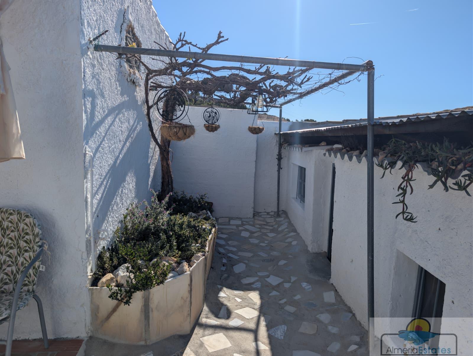 Venta de casa en Somontín