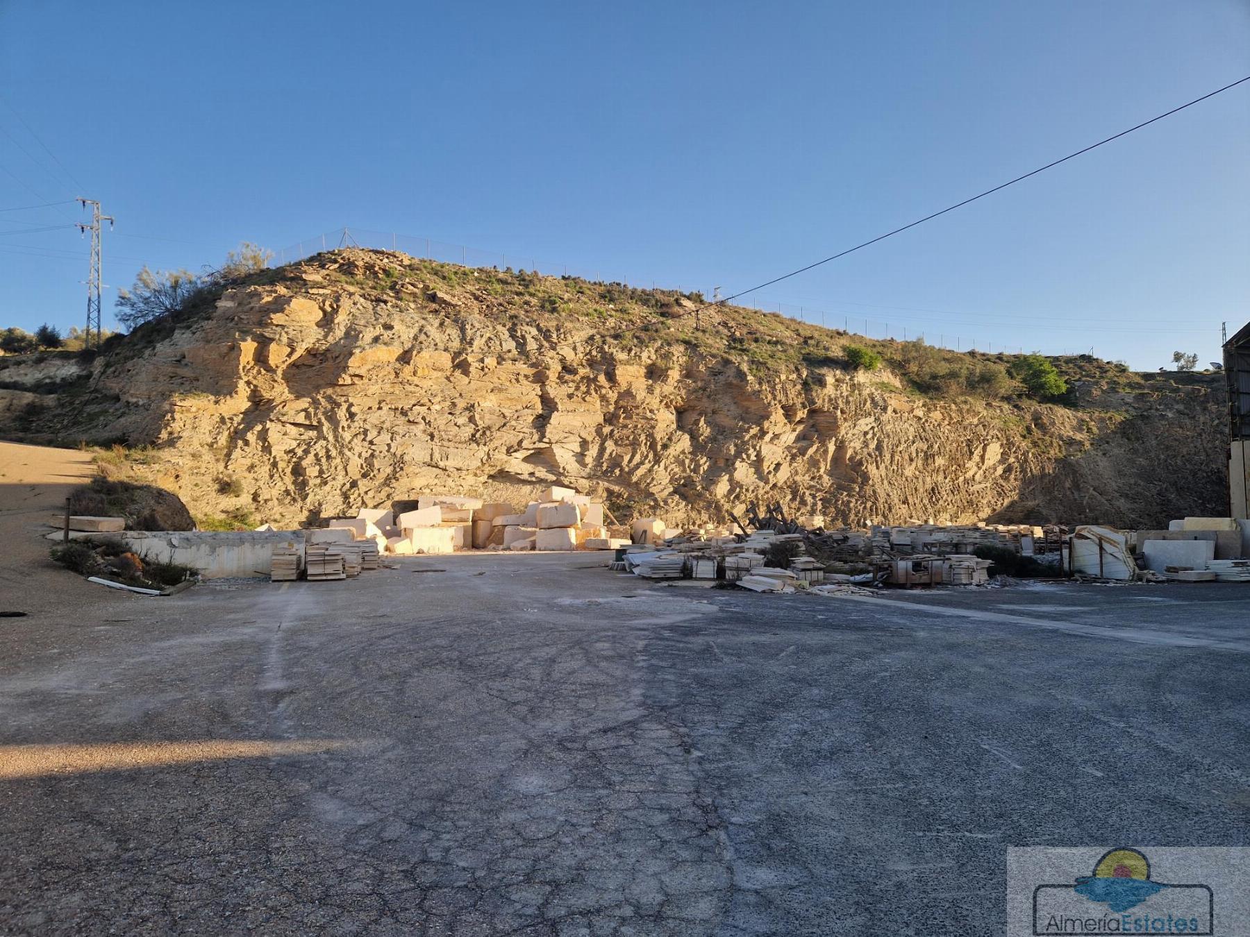 Venta de nave en Macael