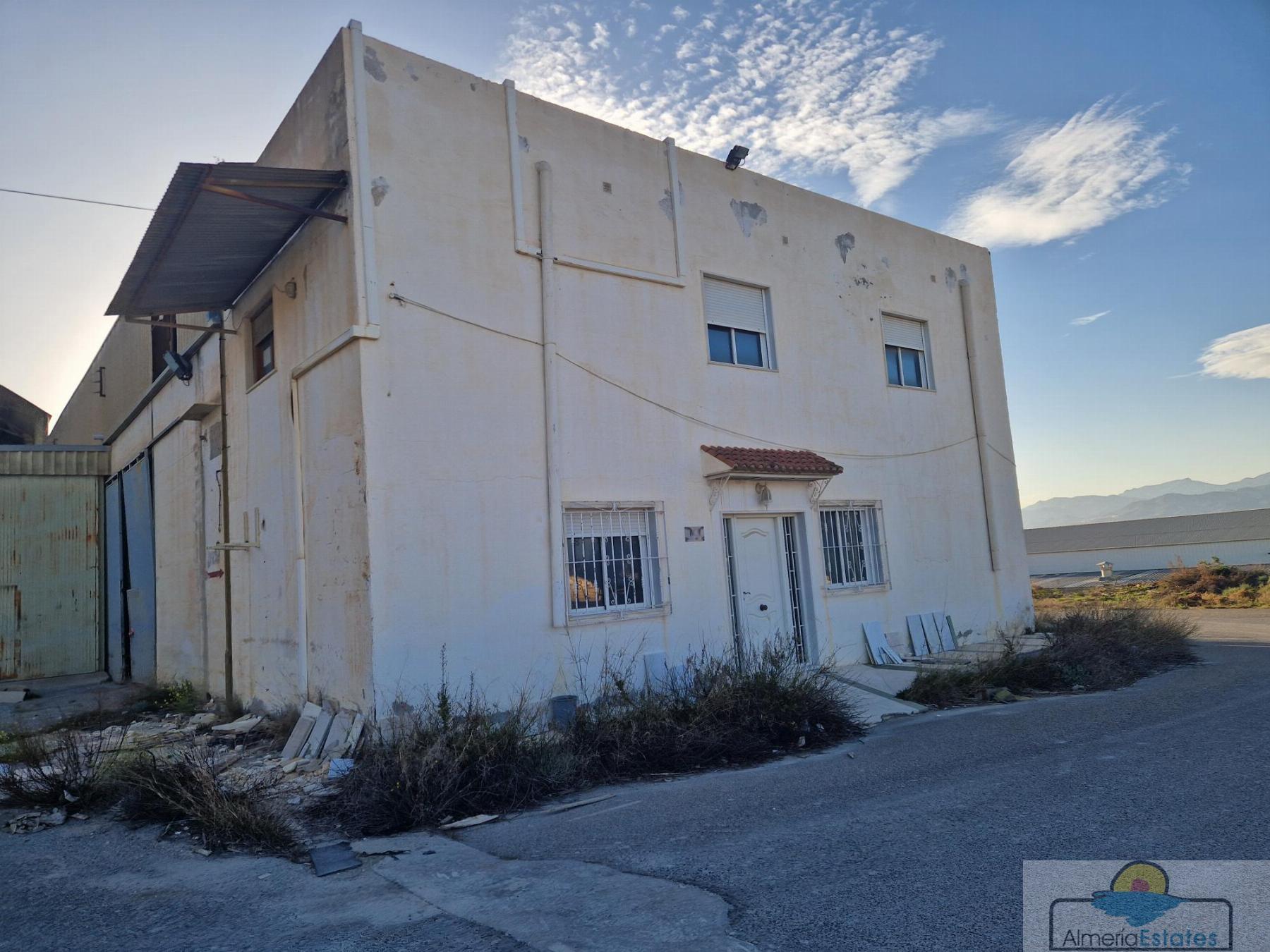 Venta de nave en Macael