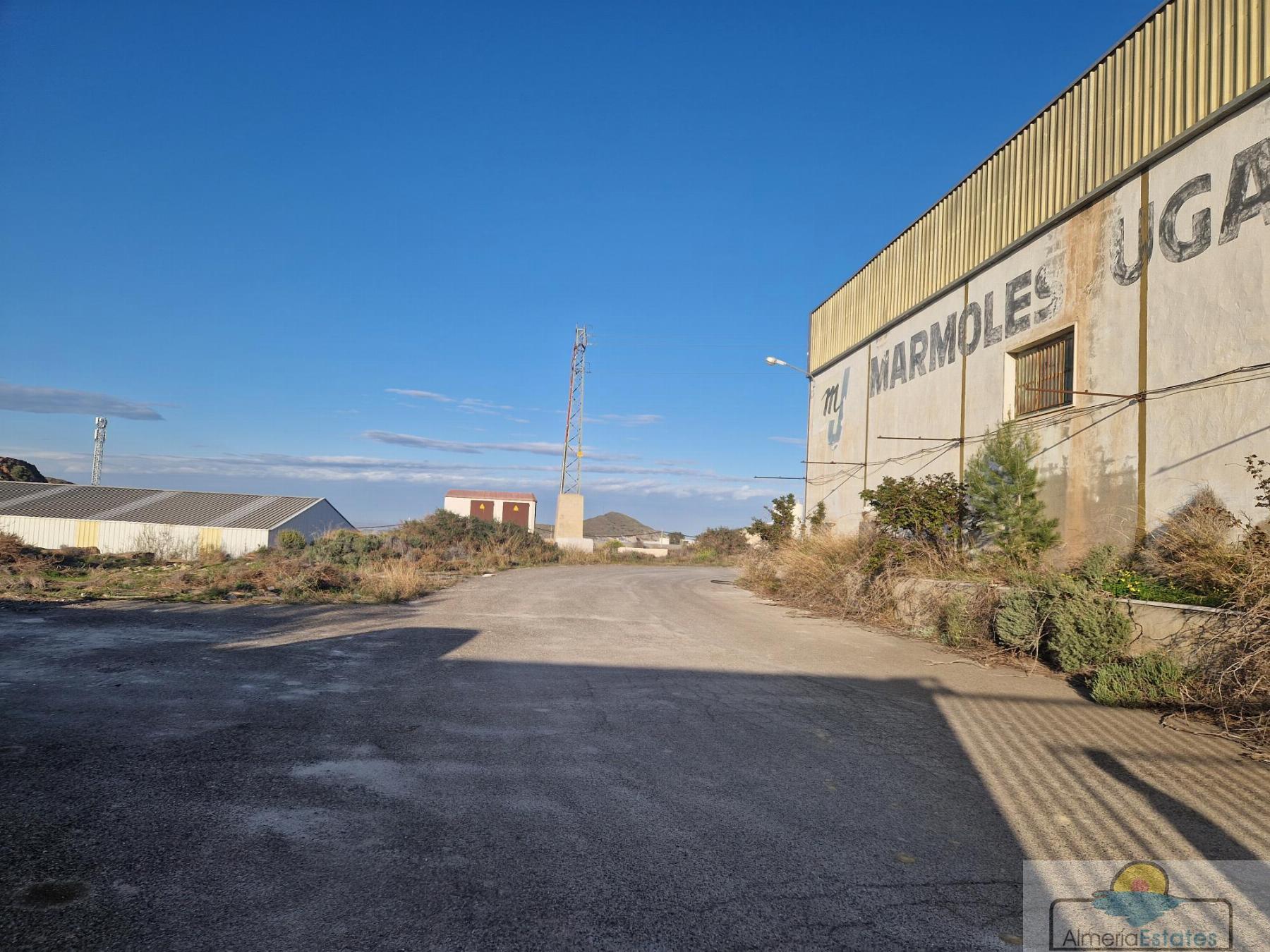 Venta de nave en Macael