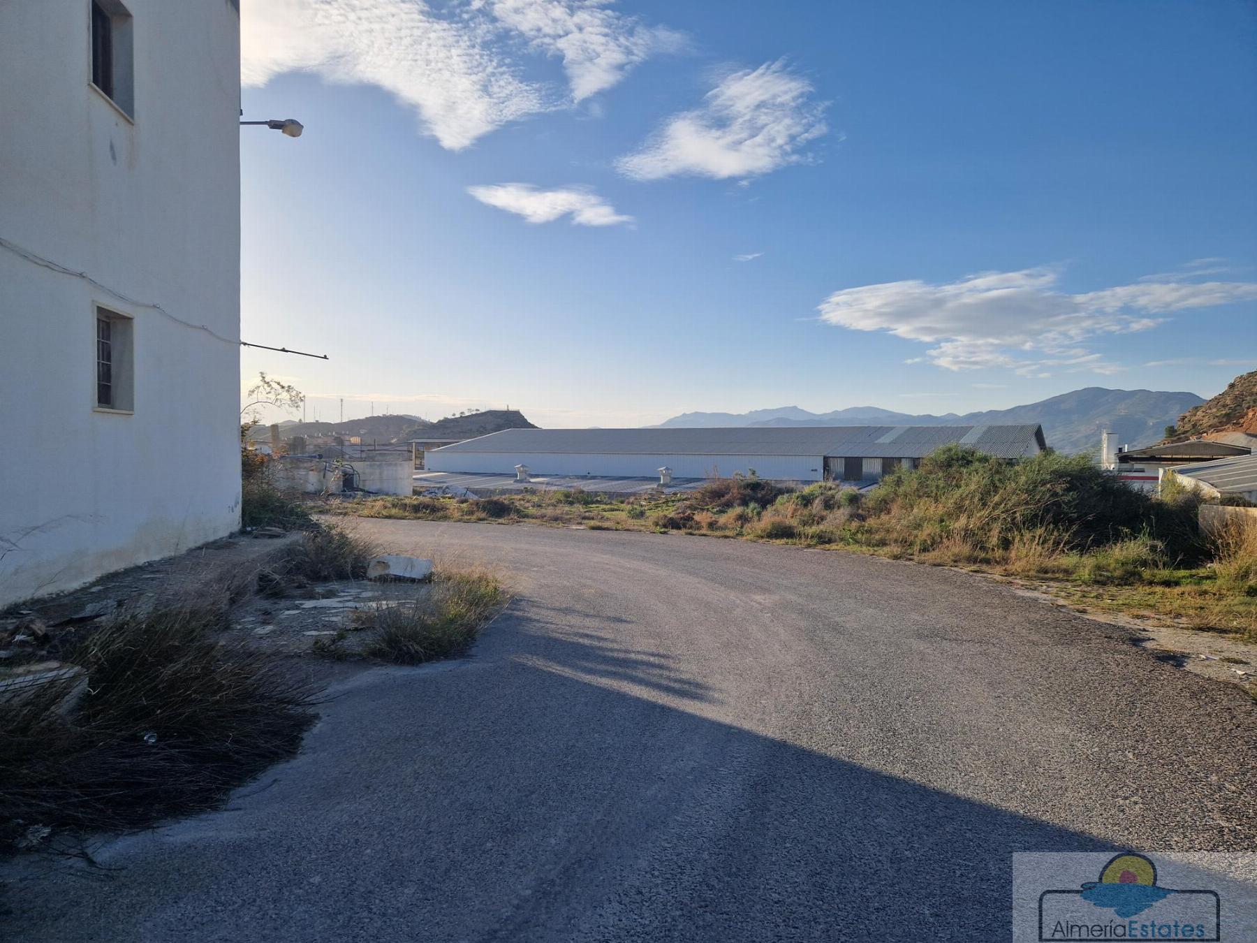 Venta de nave en Macael