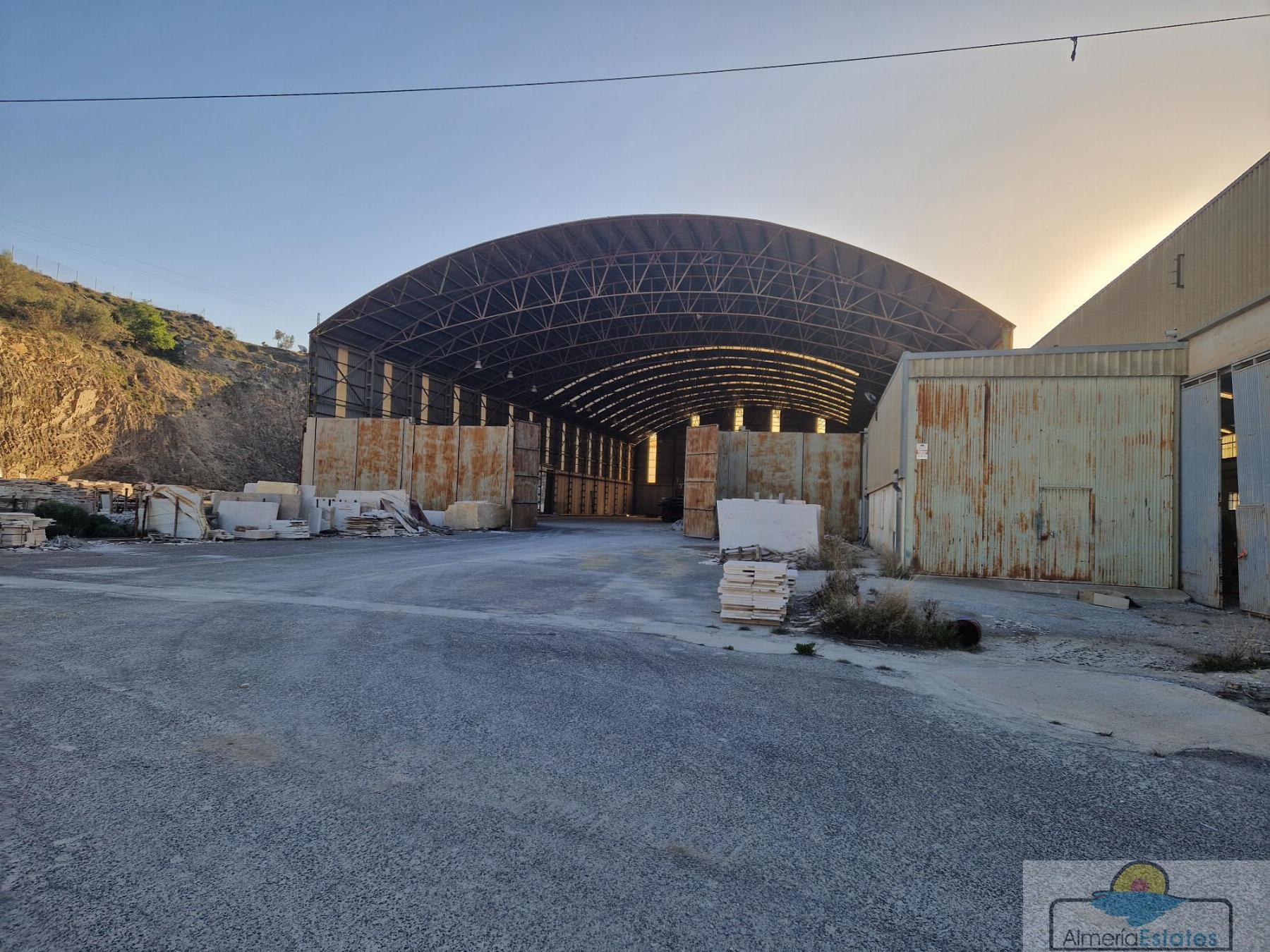 Venta de nave en Macael