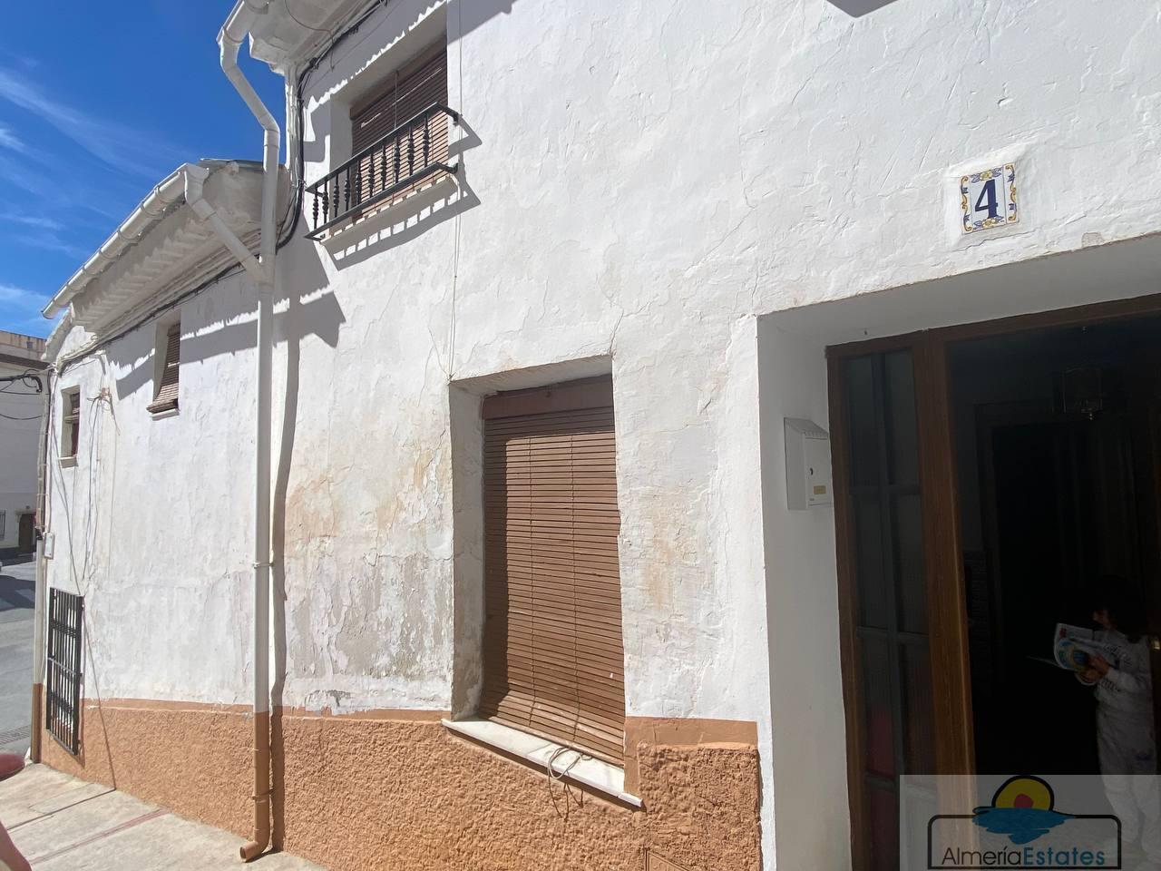 Venta de casa en Purchena