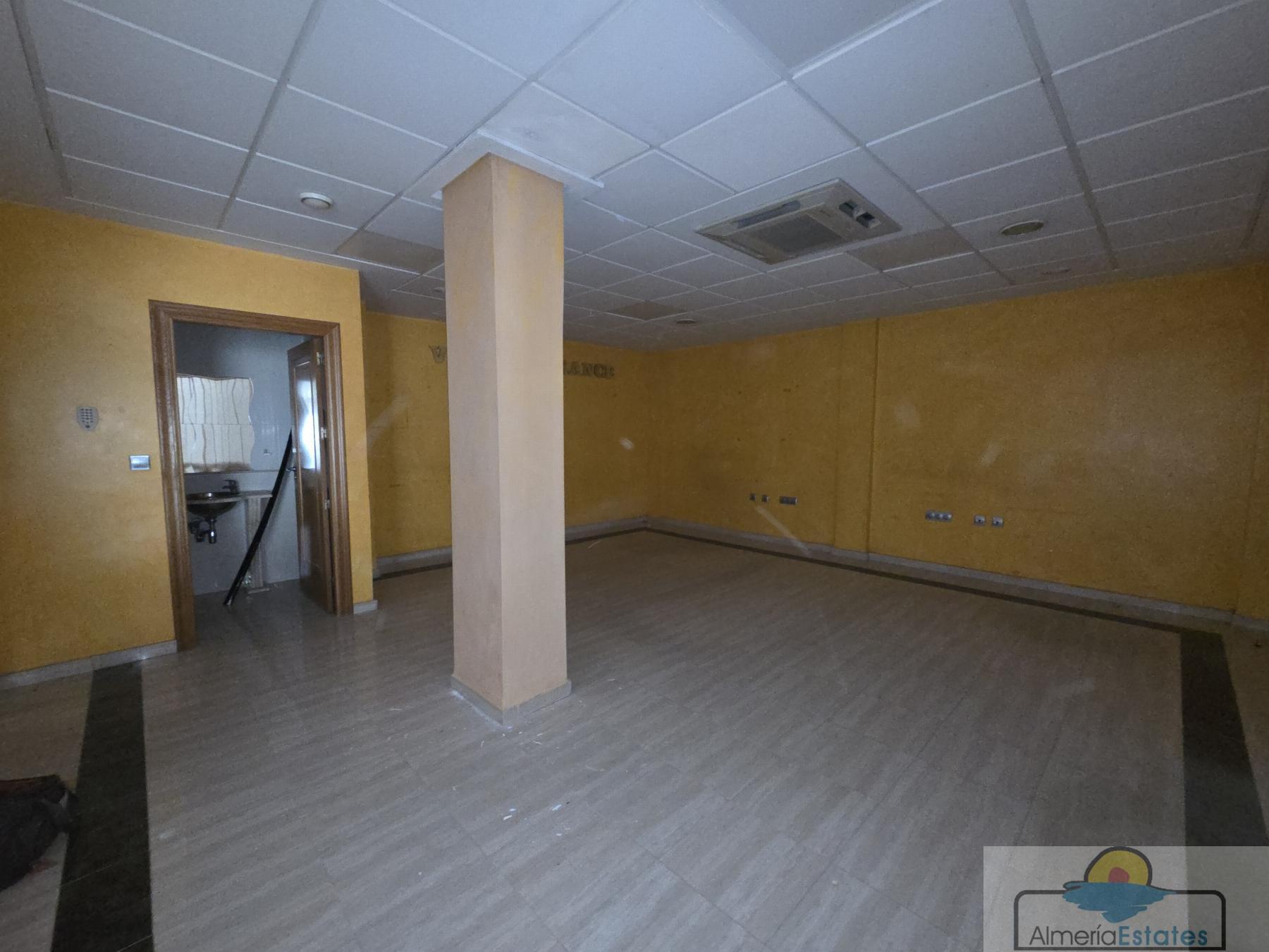 Venta de local en Albox
