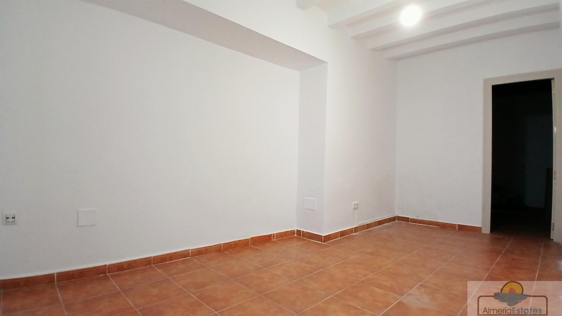 Venta de casa en Somontín