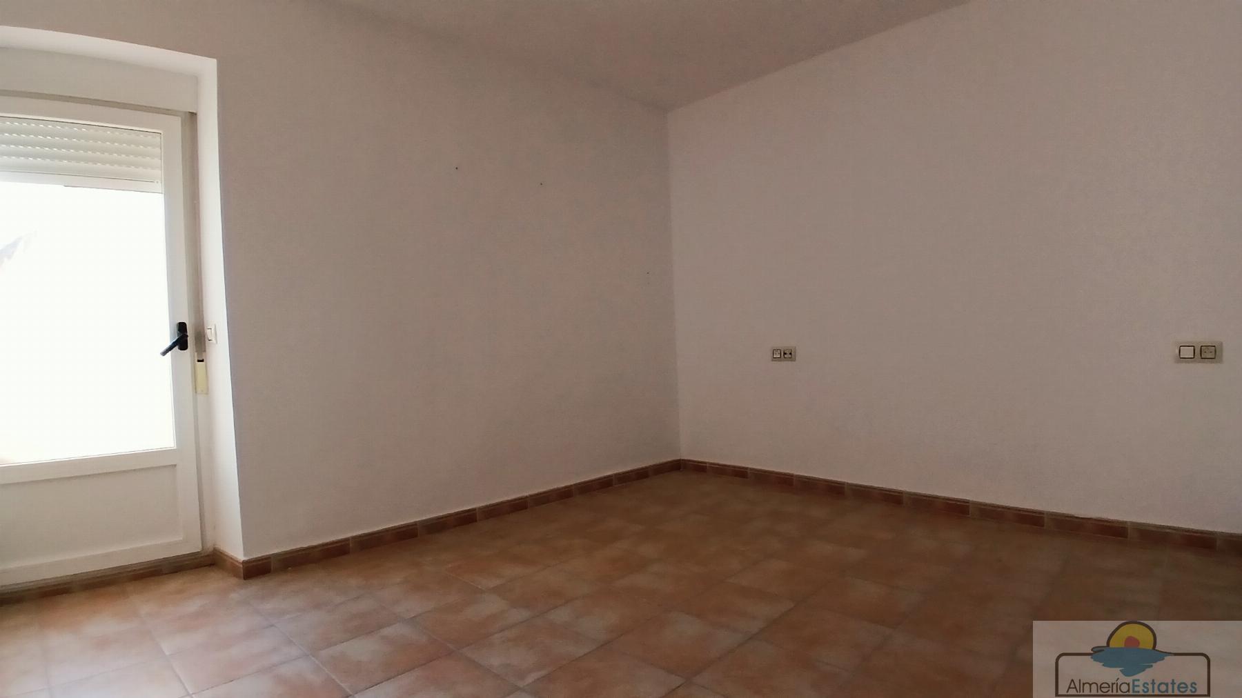Venta de casa en Somontín