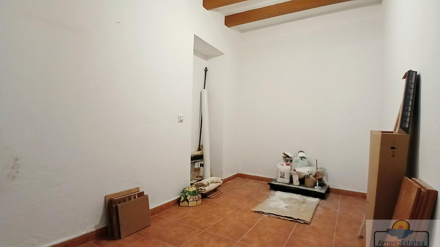 Venta de casa en Somontín