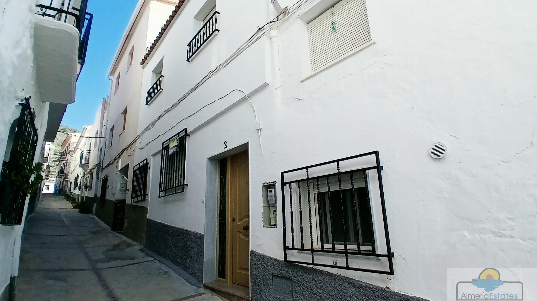 Venta de casa en Somontín