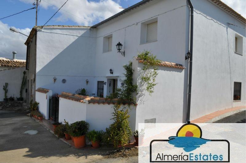 For sale of house in Zurgena