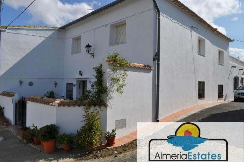 For sale of house in Zurgena