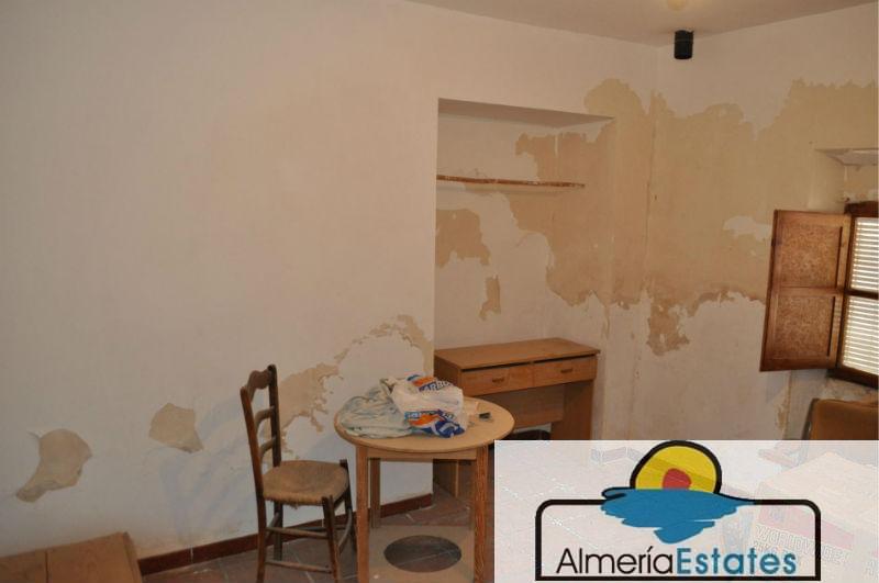 For sale of house in Albánchez