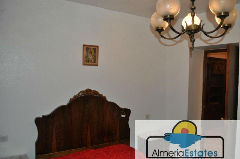 For sale of house in Purchena