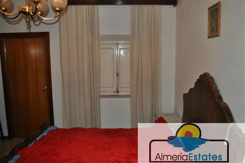 For sale of house in Purchena