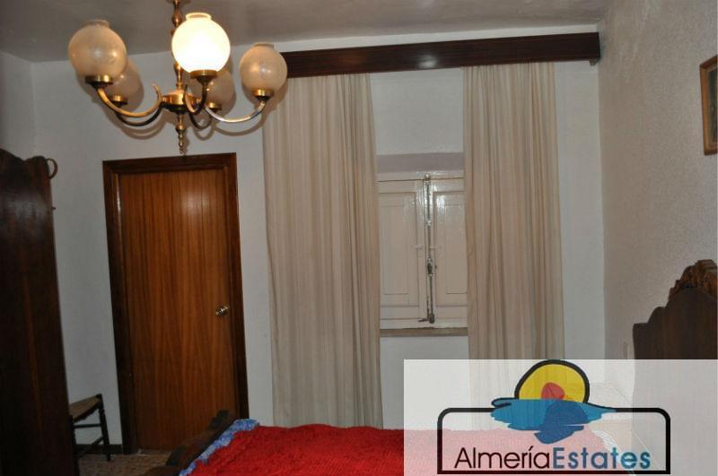 For sale of house in Purchena