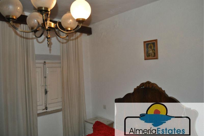 For sale of house in Purchena