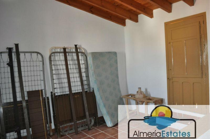 For sale of house in Purchena