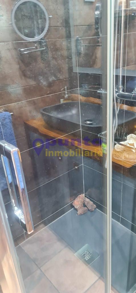 Suite bathroom