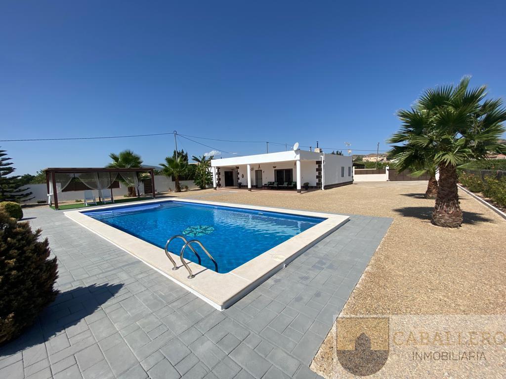 For sale of chalet in Murcia