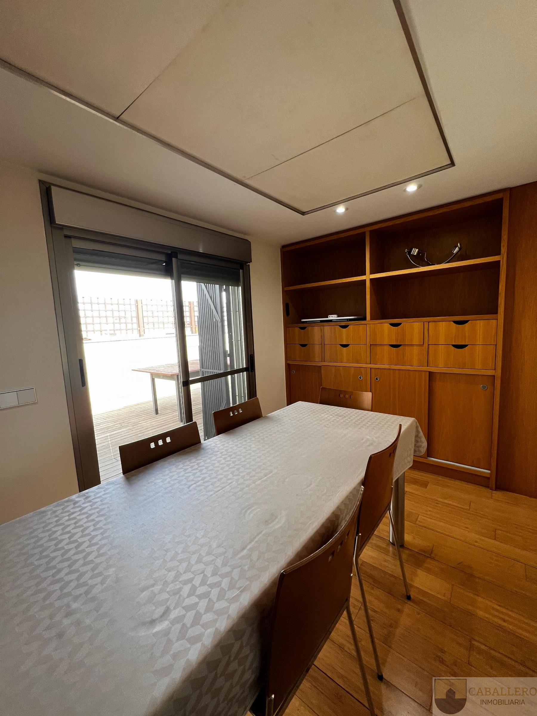 For sale of penthouse in Murcia