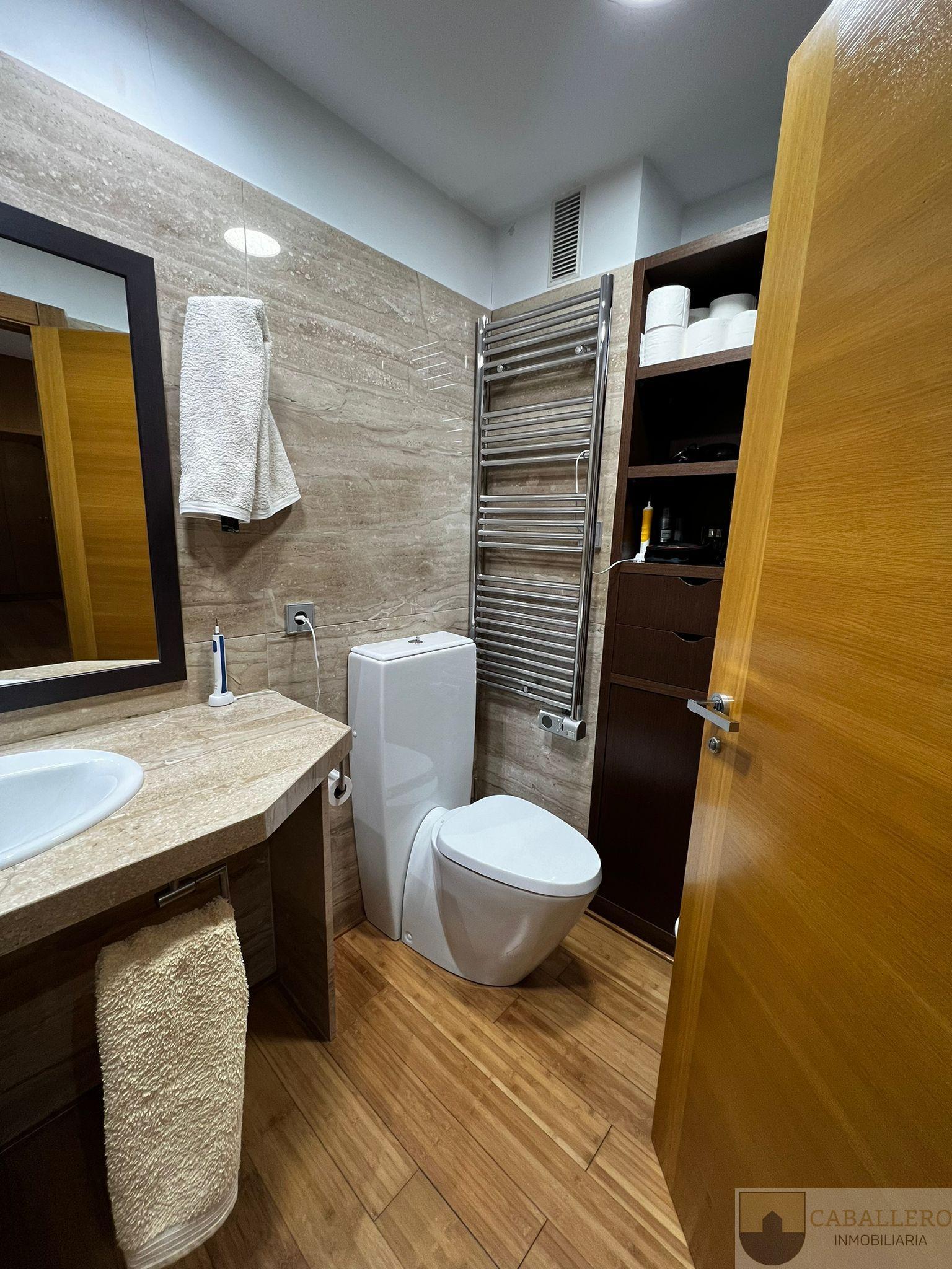 For sale of penthouse in Murcia