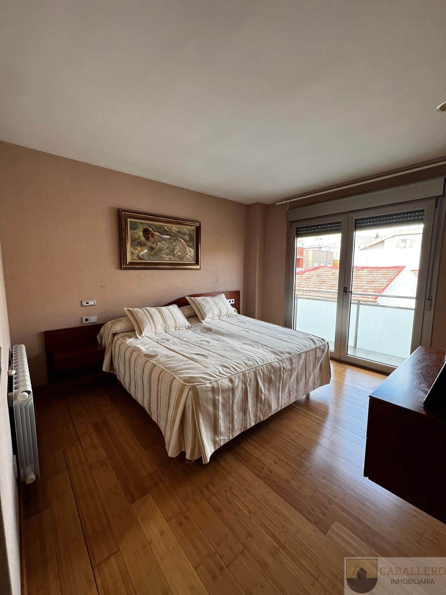 For sale of penthouse in Murcia