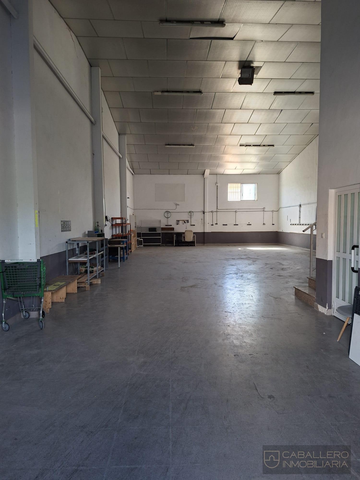 For rent of warehouse in Murcia