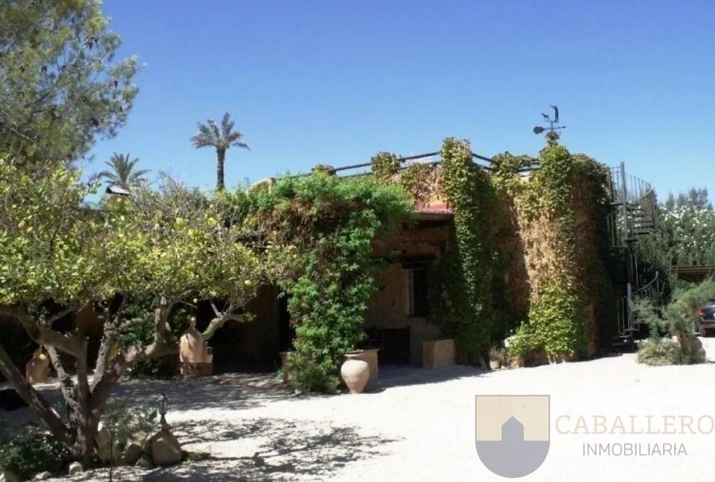 For sale of chalet in Murcia