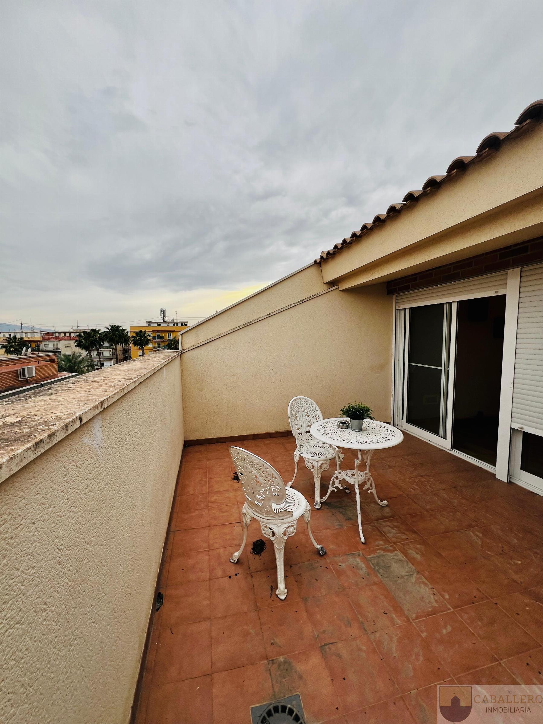 For sale of penthouse in Murcia