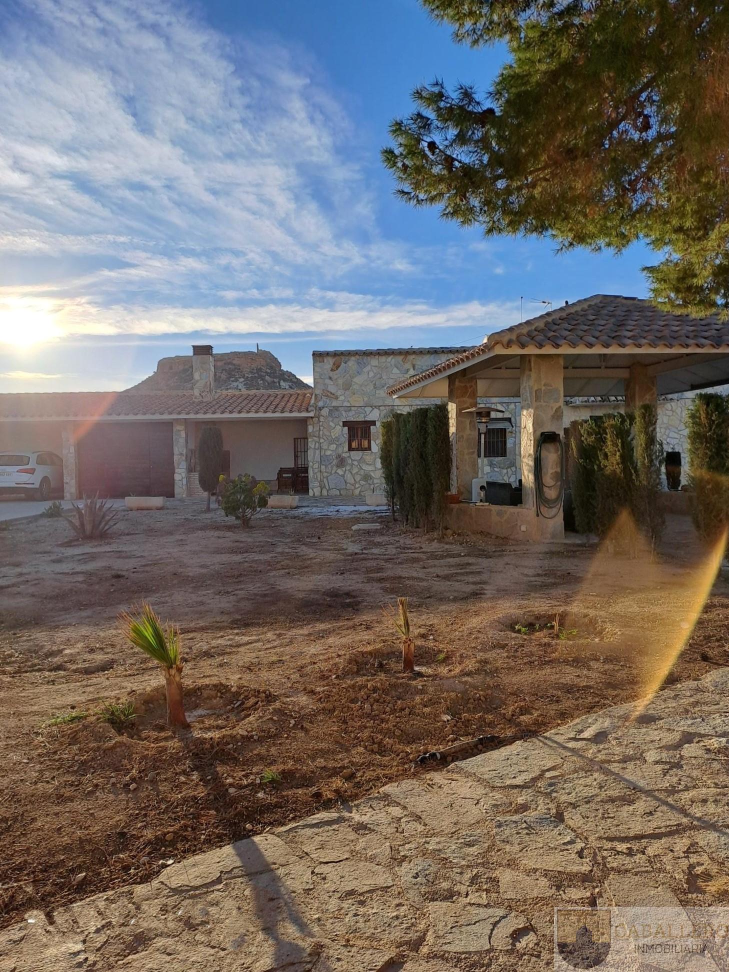 For sale of chalet in Murcia