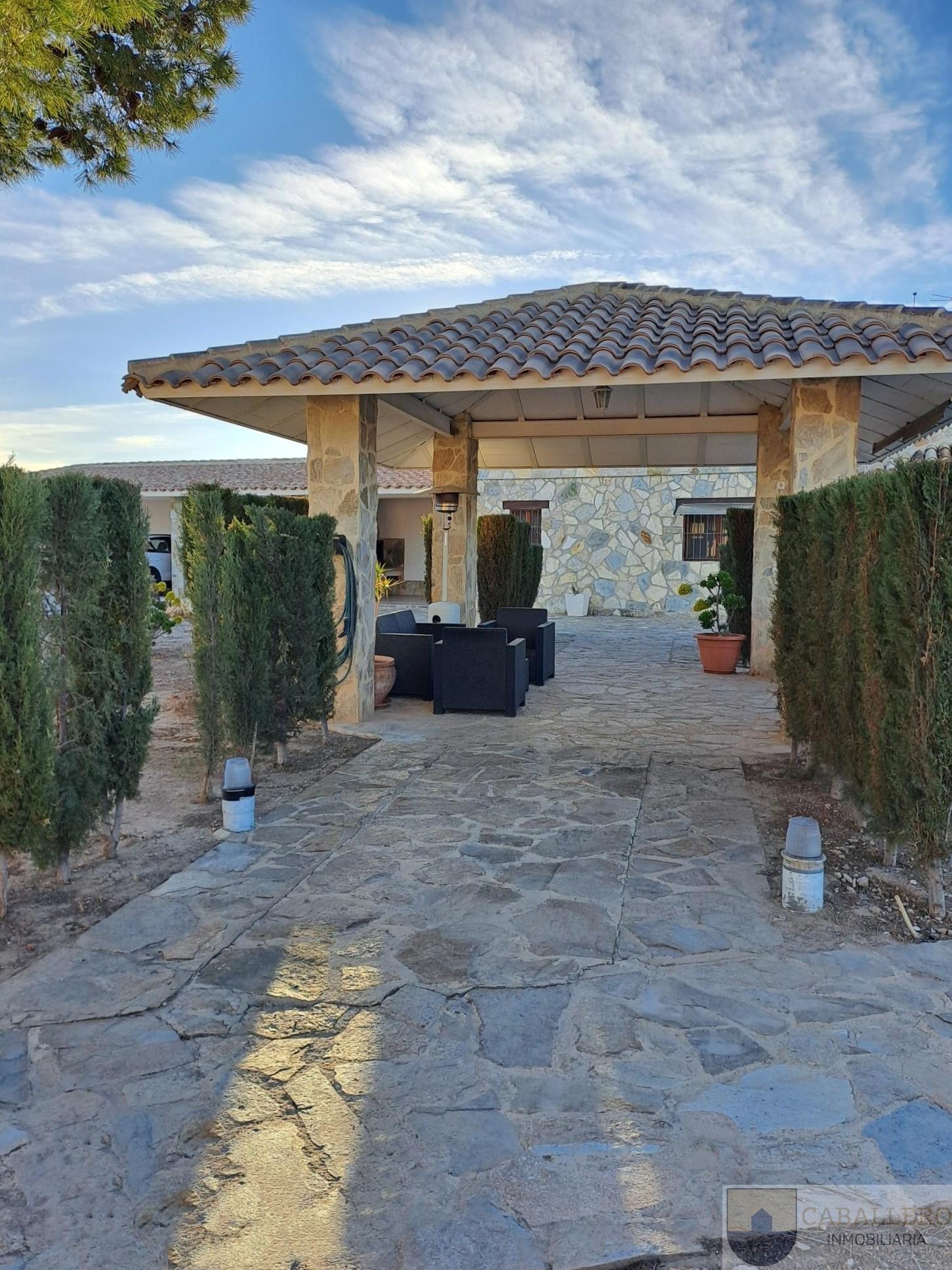 For sale of chalet in Murcia