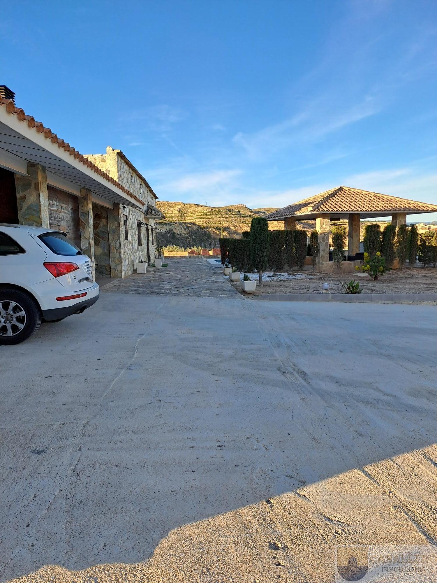 For sale of chalet in Murcia