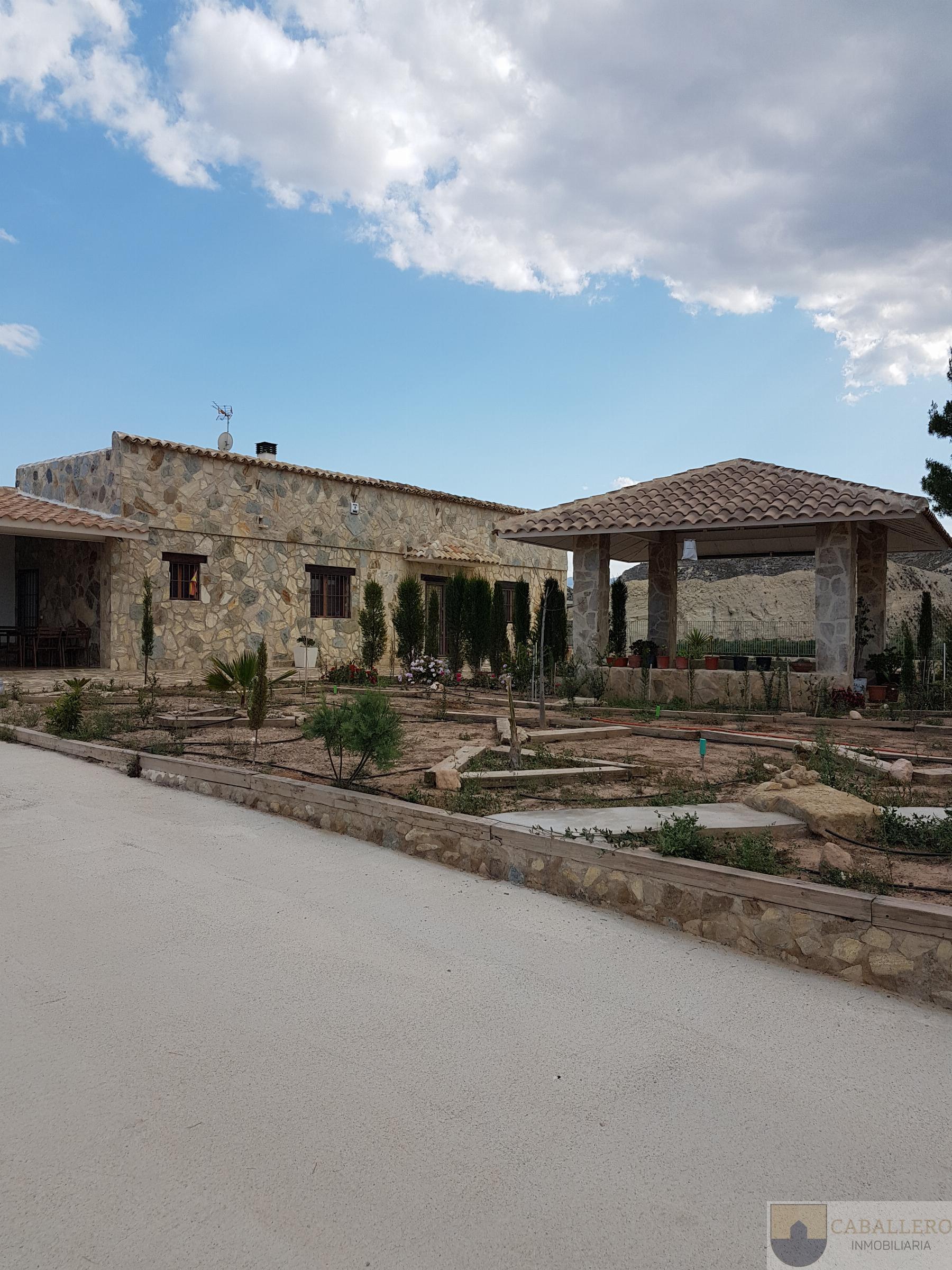 For sale of chalet in Murcia
