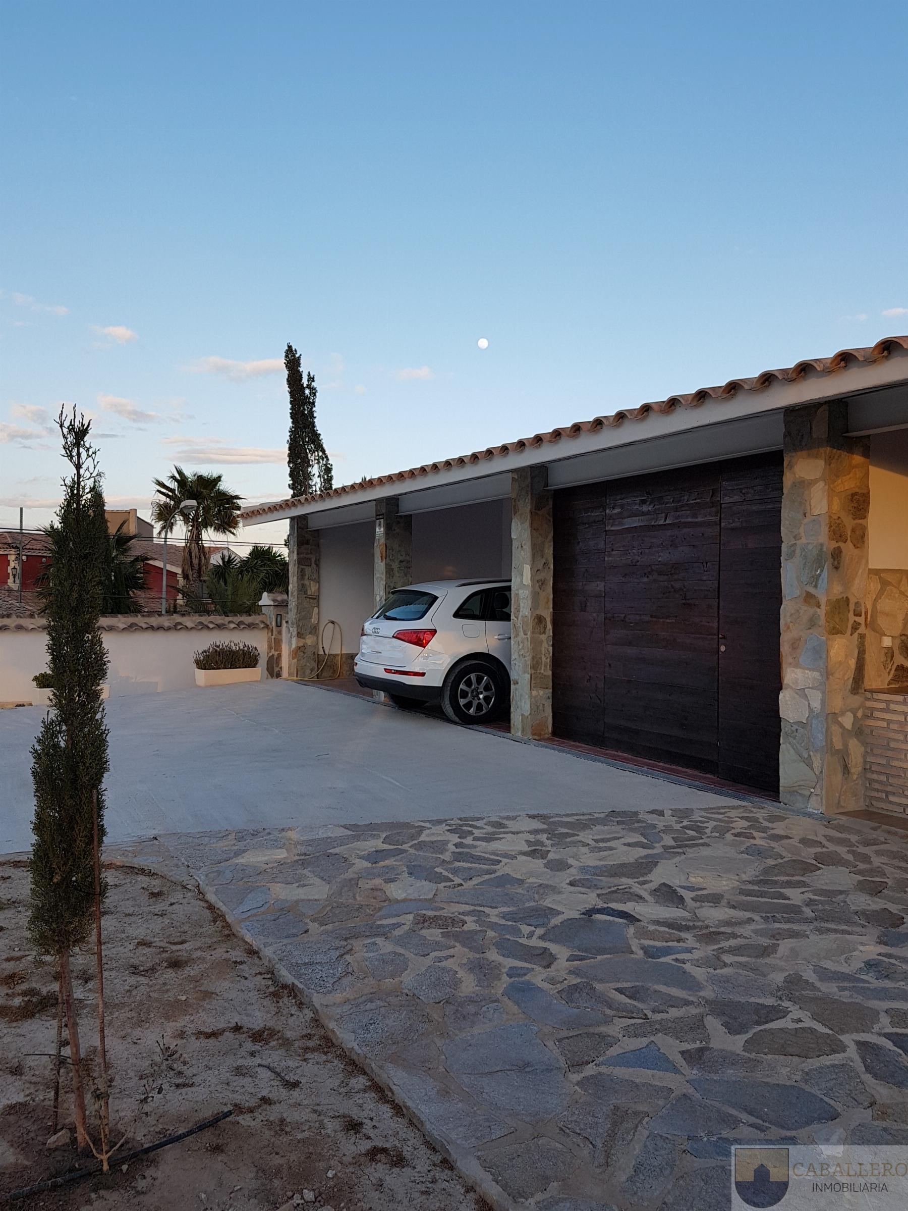 For sale of chalet in Murcia