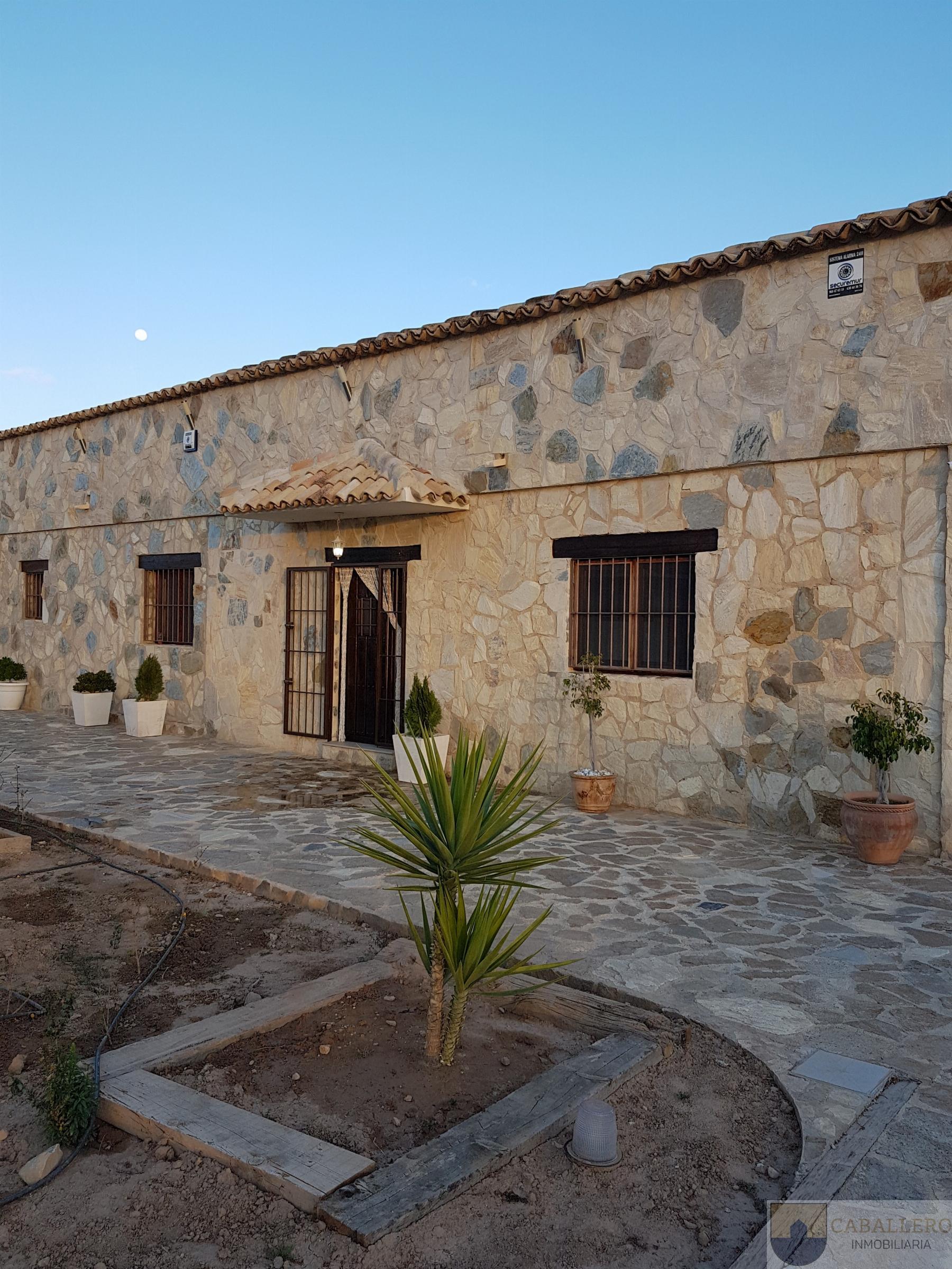 For sale of chalet in Murcia
